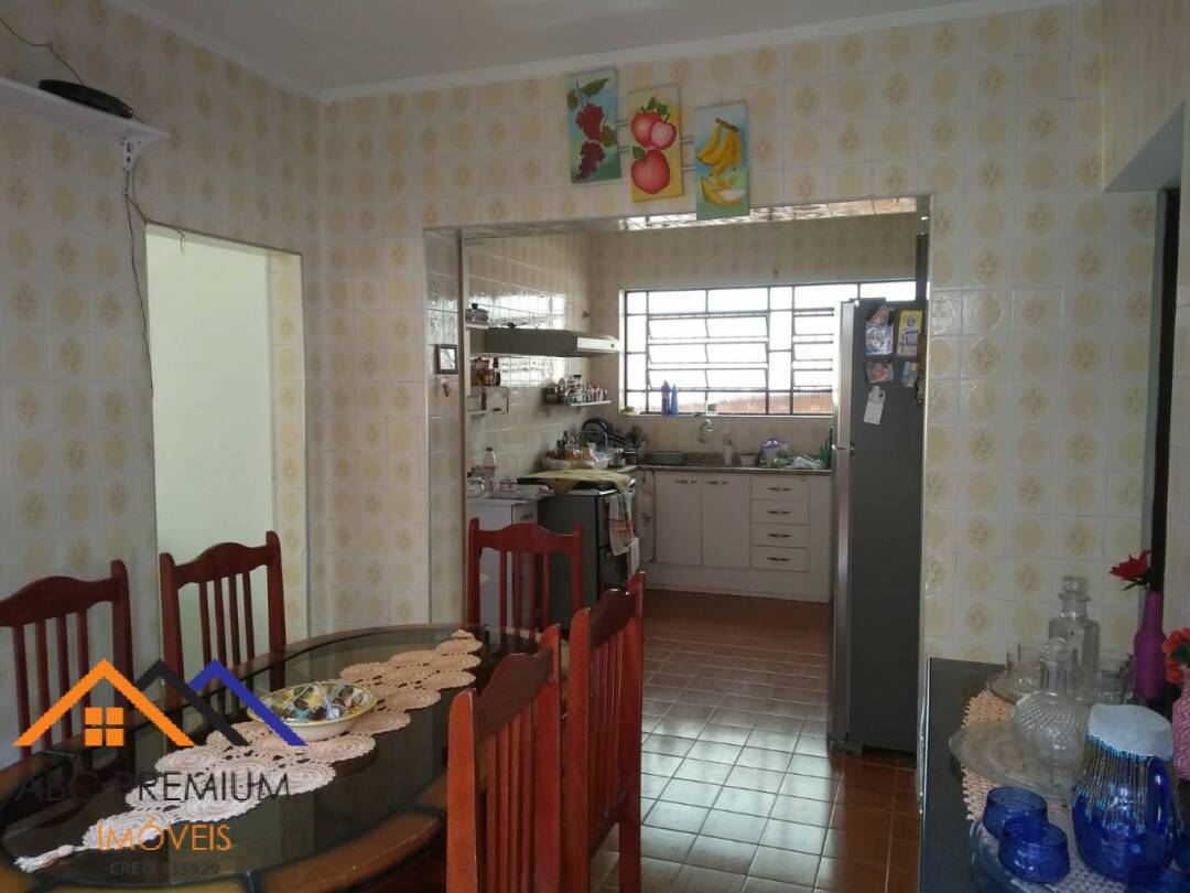 Casa à venda com 3 quartos, 227m² - Foto 11