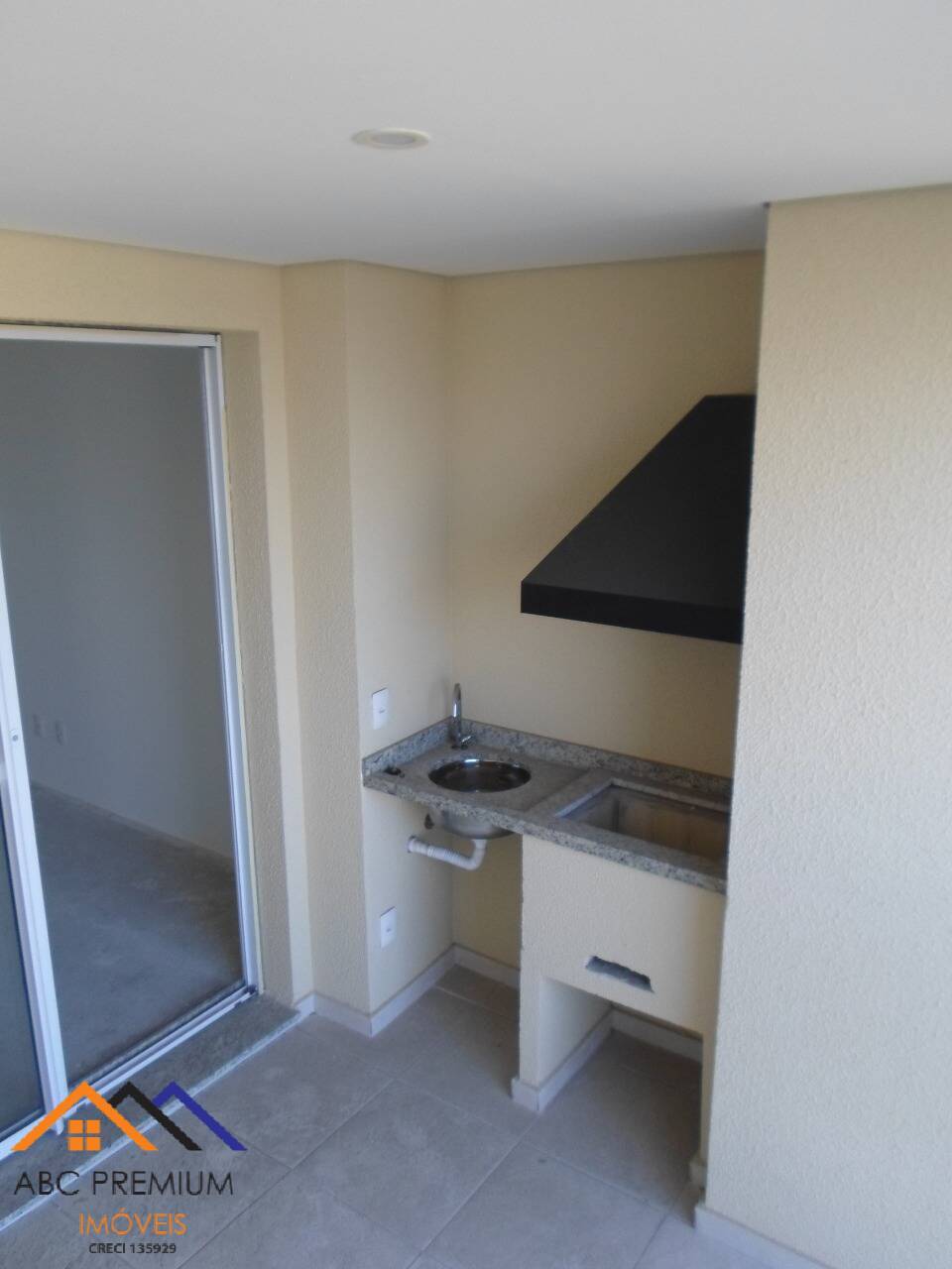 Apartamento à venda com 2 quartos, 66m² - Foto 2