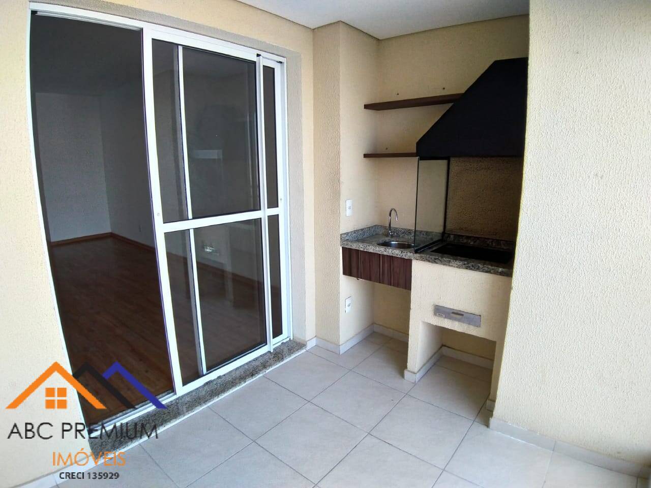 Apartamento à venda com 3 quartos, 83m² - Foto 2