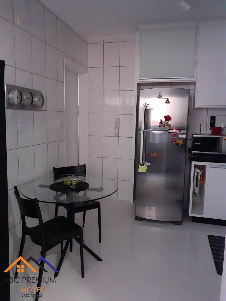 Apartamento à venda com 2 quartos, 72m² - Foto 2