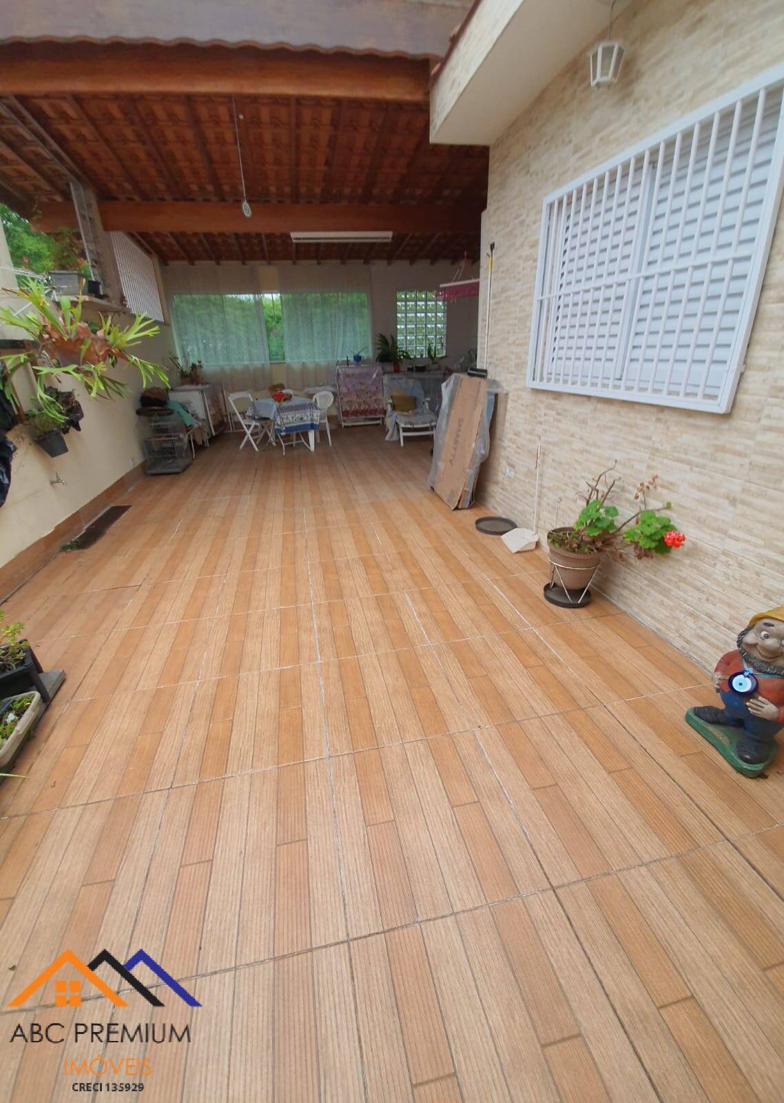 Sobrado à venda com 3 quartos, 250m² - Foto 1