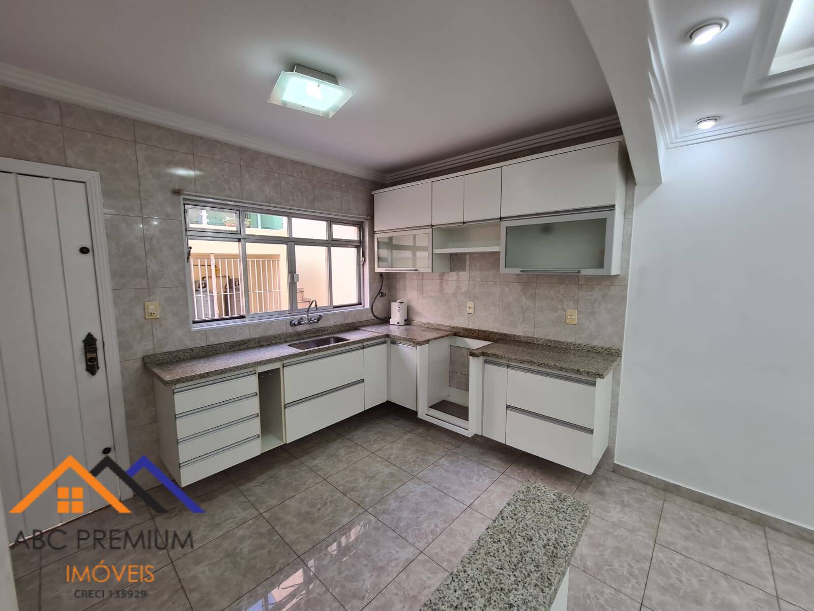 Casa à venda com 3 quartos, 246m² - Foto 10