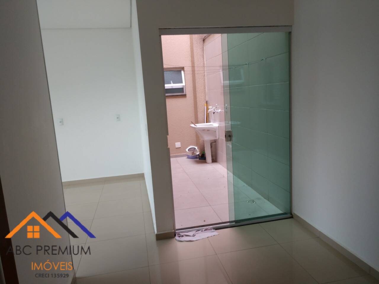 Apartamento à venda com 2 quartos, 48m² - Foto 2