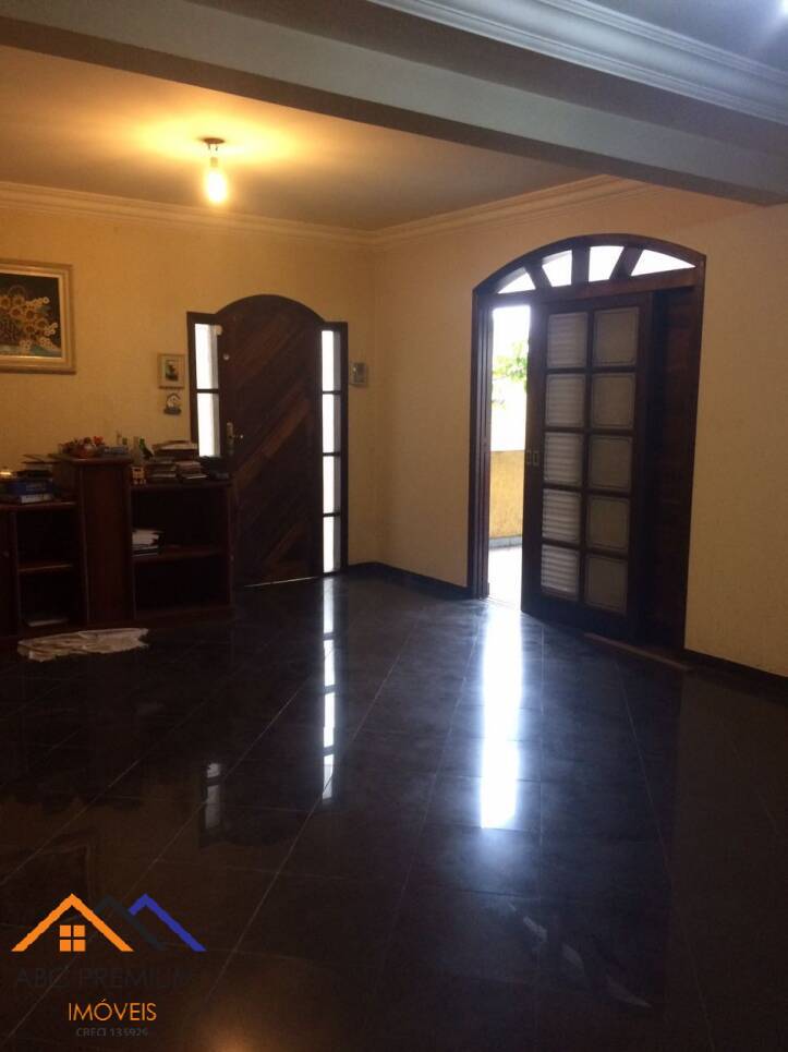 Sobrado à venda com 3 quartos, 346m² - Foto 1